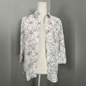 Alfred Dunner Monochrome Floral Blouse.   Size 10